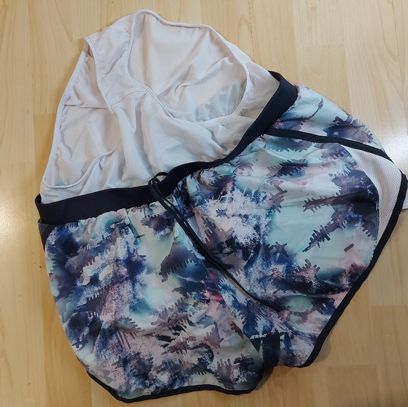 Under Armour Athletic Shorts - Picture 8 of 8